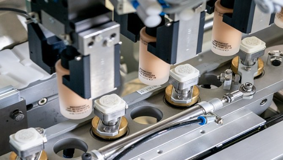 cosmetic filling and packaging